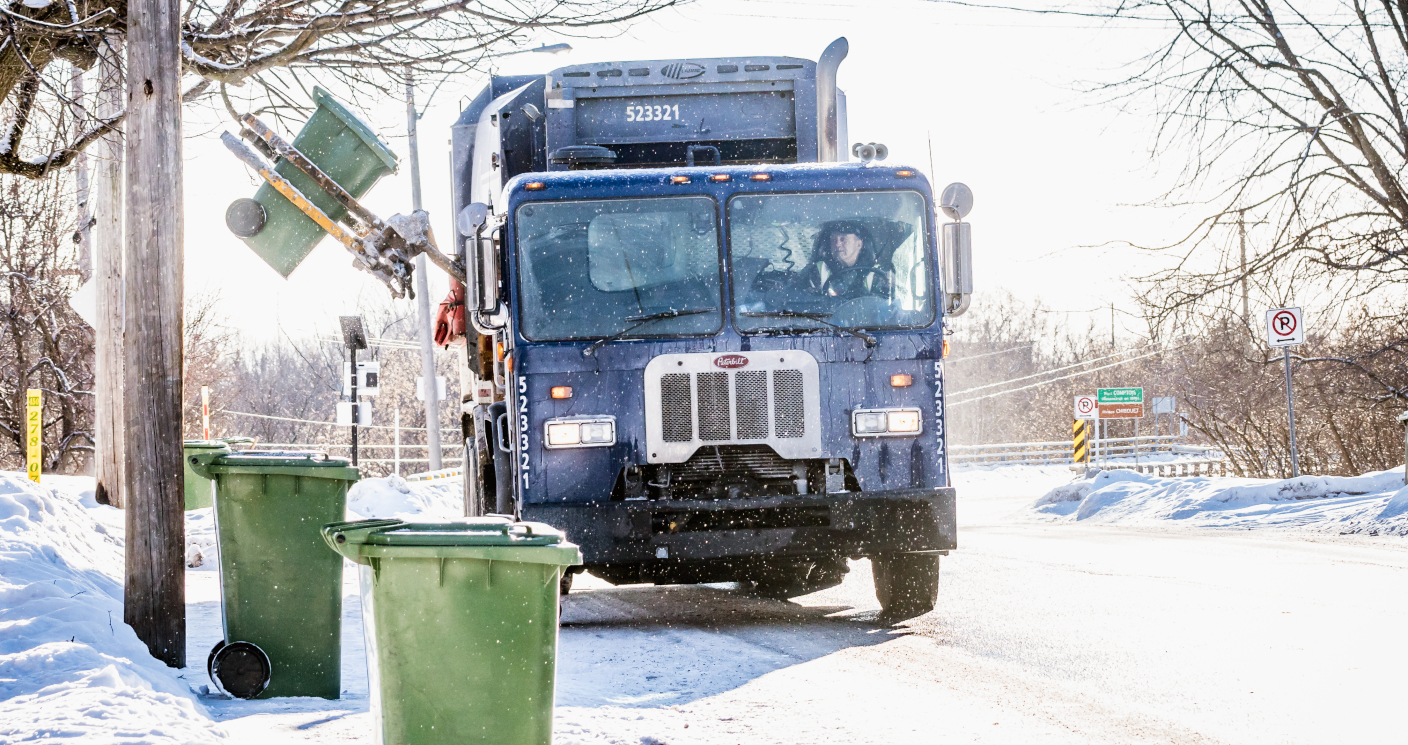 The day of garbage collection,  Québec, Saint-Hugues