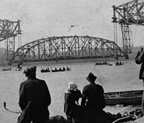 Levée de la travée du pont de Québec